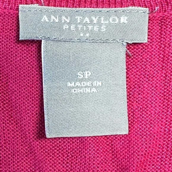 ANN TAYLOR PETITES Women Cap Sleeve Pullover V-Neck Pink Casual Shirt Size SP - Picture 11 of 12